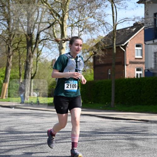 12.04.2026 - 45. Internationalen Wilhelmsburger Insellauf J. Mangold http://msf.ph/oto/9472099 12.04.2026 11:28:41 Ziel 2297, 2429, 2342, 2342, 2109 meine-sportfotos.de