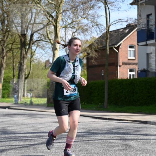 12.04.2026 - 45. Internationalen Wilhelmsburger Insellauf J. Mangold http://msf.ph/oto/9472101 12.04.2026 11:28:42 Ziel 2429, 2342, 2109, 4066 meine-sportfotos.de