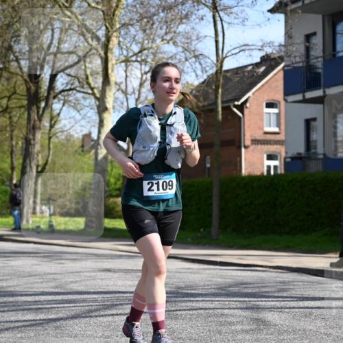 12.04.2026 - 45. Internationalen Wilhelmsburger Insellauf J. Mangold http://msf.ph/oto/9472105 12.04.2026 11:28:42 Ziel 2429, 2342, 2109, 4066 meine-sportfotos.de