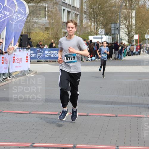 12.04.2026 - 45. Internationalen Wilhelmsburger Insellauf Strokosch-Dieckow http://msf.ph/oto/9472111 12.04.2026 12:53:00 Ziel 5779, 4346 meine-sportfotos.de