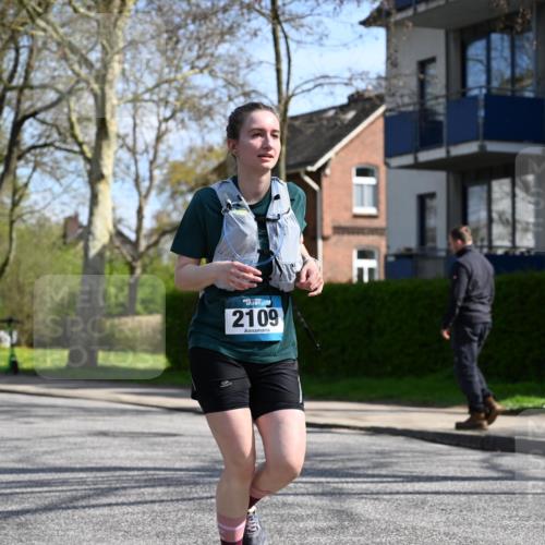 12.04.2026 - 45. Internationalen Wilhelmsburger Insellauf J. Mangold http://msf.ph/oto/9472113 12.04.2026 11:28:42 Ziel 2429, 2342, 2109, 4066 meine-sportfotos.de