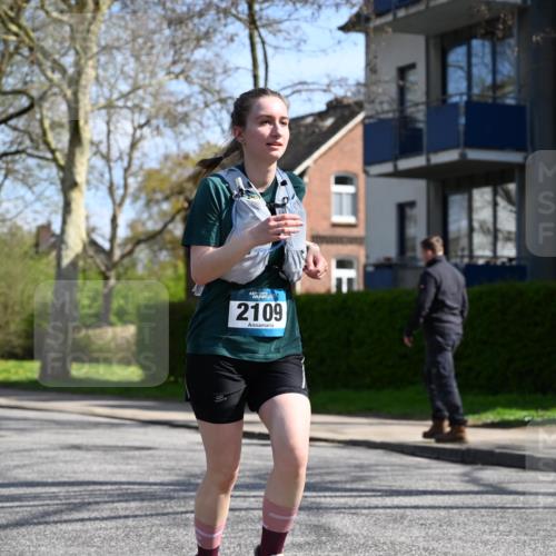 12.04.2026 - 45. Internationalen Wilhelmsburger Insellauf J. Mangold http://msf.ph/oto/9472115 12.04.2026 11:28:42 Ziel 2429, 2342, 2109, 4066 meine-sportfotos.de