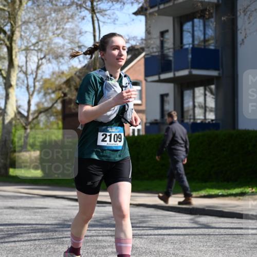 12.04.2026 - 45. Internationalen Wilhelmsburger Insellauf J. Mangold http://msf.ph/oto/9472117 12.04.2026 11:28:42 Ziel 2429, 2342, 2109, 4066 meine-sportfotos.de