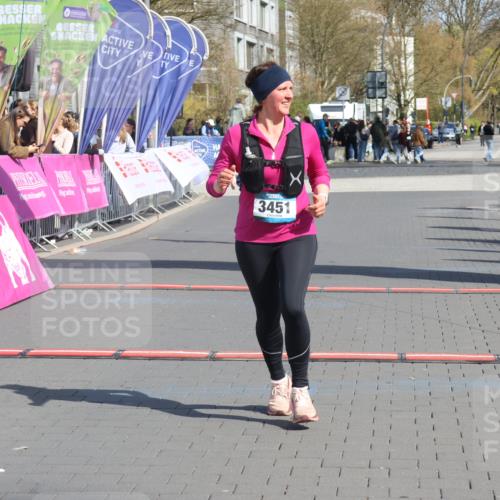 12.04.2026 - 45. Internationalen Wilhelmsburger Insellauf Strokosch-Dieckow http://msf.ph/oto/9472118 12.04.2026 11:28:30 Ziel 3451 meine-sportfotos.de