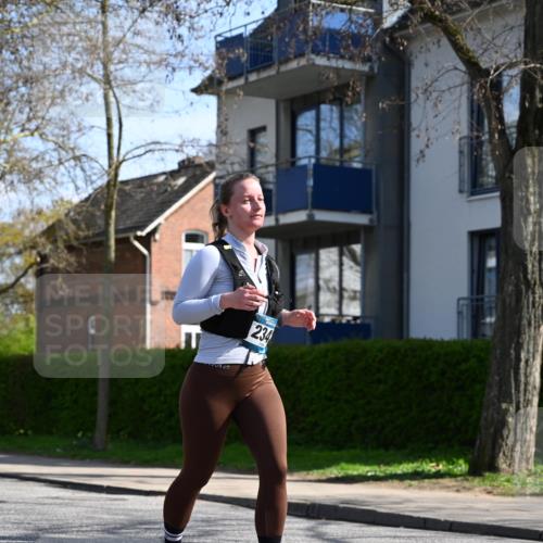 12.04.2026 - 45. Internationalen Wilhelmsburger Insellauf J. Mangold http://msf.ph/oto/9472123 12.04.2026 11:28:49 Ziel 2429, 2342, 2109, 4066 meine-sportfotos.de