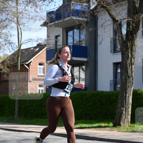 12.04.2026 - 45. Internationalen Wilhelmsburger Insellauf J. Mangold http://msf.ph/oto/9472125 12.04.2026 11:28:49 Ziel 2429, 2342, 2109, 4066 meine-sportfotos.de