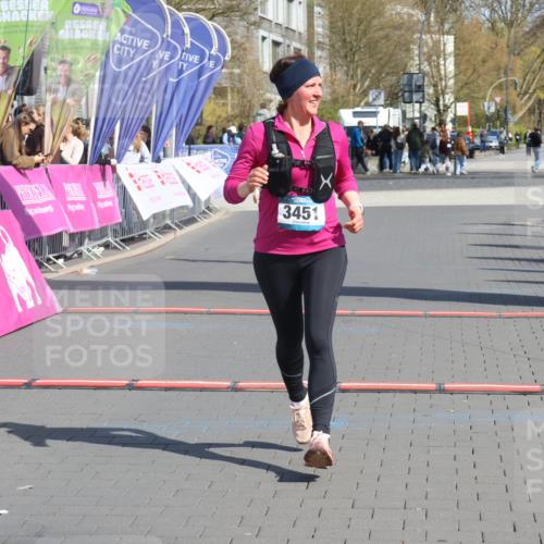 12.04.2026 - 45. Internationalen Wilhelmsburger Insellauf Strokosch-Dieckow http://msf.ph/oto/9472131 12.04.2026 11:28:30 Ziel 3451 meine-sportfotos.de