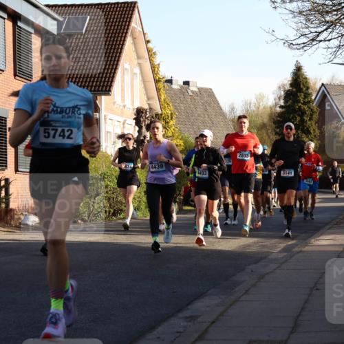 12.04.2026 - 45. Internationalen Wilhelmsburger Insellauf Yannick Fuchs http://msf.ph/oto/9472132 12.04.2026 08:57:03 Laufen 4680, 21, 0975, 5742, 674, 4439, 4493, 229, 2893, 3141, 3662 meine-sportfotos.de