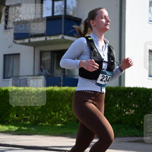 12.04.2026 - 45. Internationalen Wilhelmsburger Insellauf J. Mangold http://msf.ph/oto/9472159 12.04.2026 11:28:50 Ziel 2429, 2342, 2109, 4066 meine-sportfotos.de