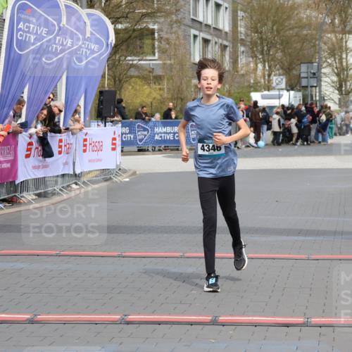 12.04.2026 - 45. Internationalen Wilhelmsburger Insellauf Strokosch-Dieckow http://msf.ph/oto/9472161 12.04.2026 12:53:05 Ziel 4346 meine-sportfotos.de