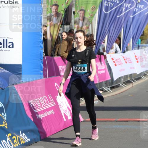 12.04.2026 - 45. Internationalen Wilhelmsburger Insellauf Strokosch-Dieckow http://msf.ph/oto/9472164 12.04.2026 11:28:35 Ziel 4668 meine-sportfotos.de