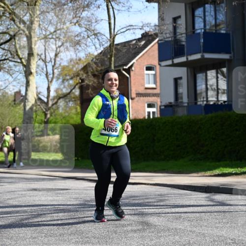 12.04.2026 - 45. Internationalen Wilhelmsburger Insellauf J. Mangold http://msf.ph/oto/9472195 12.04.2026 11:29:09 Ziel 4066, 3545, 4589, 4784 meine-sportfotos.de