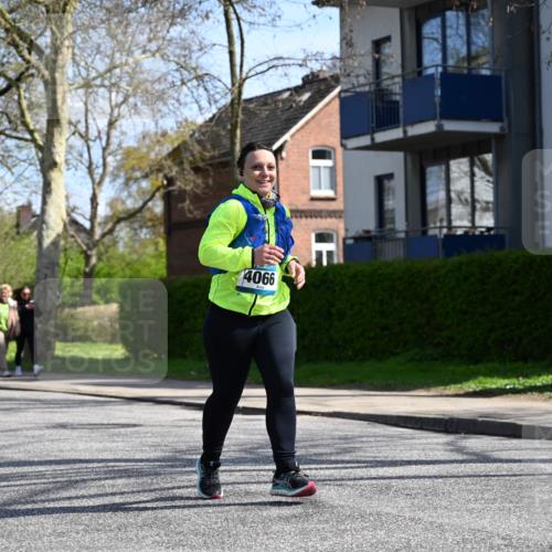 12.04.2026 - 45. Internationalen Wilhelmsburger Insellauf J. Mangold http://msf.ph/oto/9472197 12.04.2026 11:29:09 Ziel 4066, 3545, 4589, 4784 meine-sportfotos.de