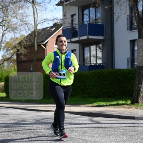 12.04.2026 - 45. Internationalen Wilhelmsburger Insellauf J. Mangold http://msf.ph/oto/9472208 12.04.2026 11:29:09 Ziel 4066, 3545, 4589, 4784 meine-sportfotos.de