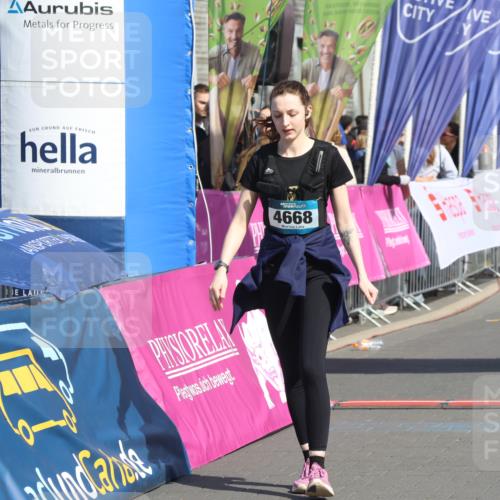12.04.2026 - 45. Internationalen Wilhelmsburger Insellauf Strokosch-Dieckow http://msf.ph/oto/9472209 12.04.2026 11:28:36 Ziel 4668 meine-sportfotos.de