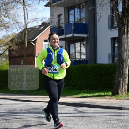 12.04.2026 - 45. Internationalen Wilhelmsburger Insellauf J. Mangold http://msf.ph/oto/9472210 12.04.2026 11:29:09 Ziel 4066, 3545, 4589, 4784 meine-sportfotos.de