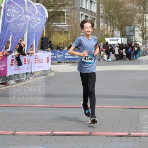 12.04.2026 - 45. Internationalen Wilhelmsburger Insellauf Strokosch-Dieckow http://msf.ph/oto/9472212 12.04.2026 12:53:05 Ziel 4346 meine-sportfotos.de
