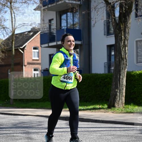 12.04.2026 - 45. Internationalen Wilhelmsburger Insellauf J. Mangold http://msf.ph/oto/9472217 12.04.2026 11:29:09 Ziel 4066, 3545, 4589, 4784 meine-sportfotos.de