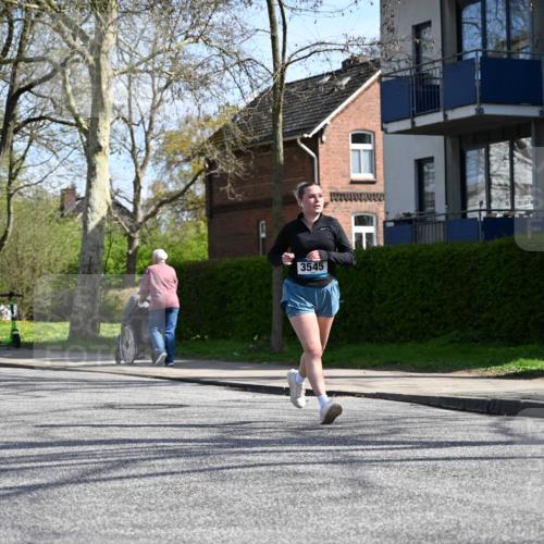12.04.2026 - 45. Internationalen Wilhelmsburger Insellauf J. Mangold http://msf.ph/oto/9472227 12.04.2026 11:29:27 Ziel 4066, 3545, 4589, 4784, 3839 meine-sportfotos.de