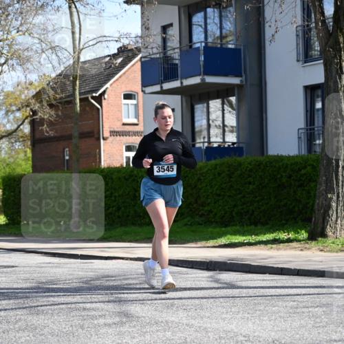 12.04.2026 - 45. Internationalen Wilhelmsburger Insellauf J. Mangold http://msf.ph/oto/9472247 12.04.2026 11:29:28 Ziel 4066, 3545, 4589, 4784, 3839 meine-sportfotos.de