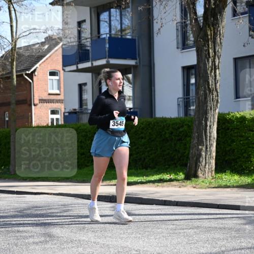 12.04.2026 - 45. Internationalen Wilhelmsburger Insellauf J. Mangold http://msf.ph/oto/9472258 12.04.2026 11:29:28 Ziel 4066, 3545, 4589, 4784, 3839 meine-sportfotos.de