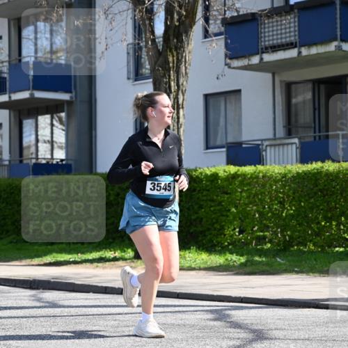 12.04.2026 - 45. Internationalen Wilhelmsburger Insellauf J. Mangold http://msf.ph/oto/9472276 12.04.2026 11:29:29 Ziel 4066, 3545, 4589, 4784, 3839 meine-sportfotos.de