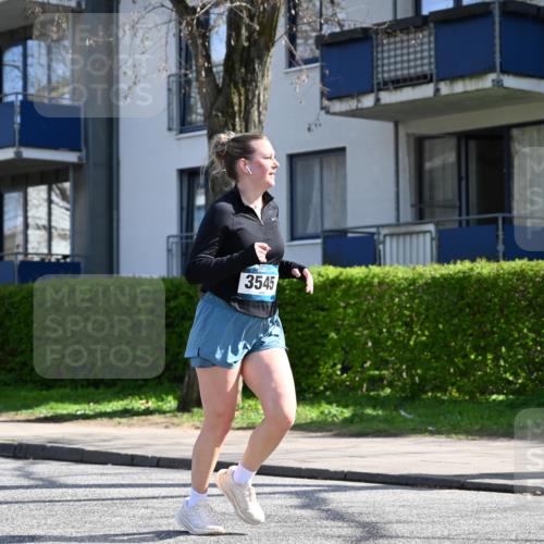 12.04.2026 - 45. Internationalen Wilhelmsburger Insellauf J. Mangold http://msf.ph/oto/9472279 12.04.2026 11:29:29 Ziel 4066, 3545, 4589, 4784, 3839 meine-sportfotos.de