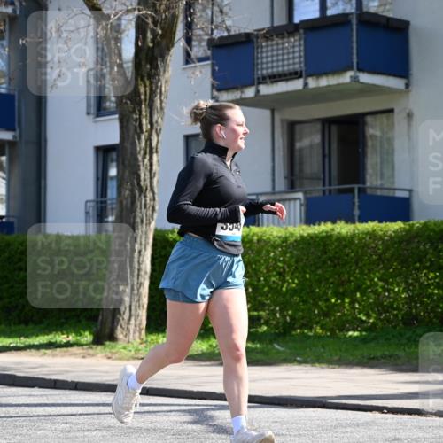 12.04.2026 - 45. Internationalen Wilhelmsburger Insellauf J. Mangold http://msf.ph/oto/9472282 12.04.2026 11:29:29 Ziel 4066, 3545, 4589, 4784, 3839 meine-sportfotos.de