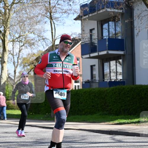 12.04.2026 - 45. Internationalen Wilhelmsburger Insellauf J. Mangold http://msf.ph/oto/9472287 12.04.2026 11:29:30 Ziel 4066, 3545, 4589, 4784, 3839 meine-sportfotos.de