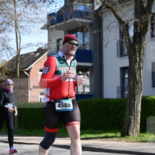 12.04.2026 - 45. Internationalen Wilhelmsburger Insellauf J. Mangold http://msf.ph/oto/9472298 12.04.2026 11:29:30 Ziel 4066, 3545, 4589, 4784, 3839 meine-sportfotos.de