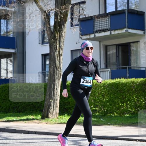 12.04.2026 - 45. Internationalen Wilhelmsburger Insellauf J. Mangold http://msf.ph/oto/9472331 12.04.2026 11:29:32 Ziel 3545, 4589, 4784, 3839, 2697, 2698 meine-sportfotos.de