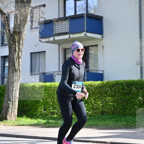 12.04.2026 - 45. Internationalen Wilhelmsburger Insellauf J. Mangold http://msf.ph/oto/9472337 12.04.2026 11:29:32 Ziel 3545, 4589, 4784, 3839, 2697, 2698 meine-sportfotos.de