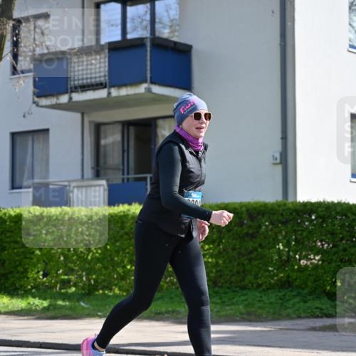12.04.2026 - 45. Internationalen Wilhelmsburger Insellauf J. Mangold http://msf.ph/oto/9472341 12.04.2026 11:29:32 Ziel 3545, 4589, 4784, 3839, 2697, 2698 meine-sportfotos.de