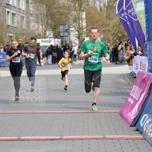 12.04.2026 - 45. Internationalen Wilhelmsburger Insellauf Strokosch-Dieckow http://msf.ph/oto/9472344 12.04.2026 12:53:24 Ziel 5763, 2896, 5621, 4879, 4891, 5127 meine-sportfotos.de