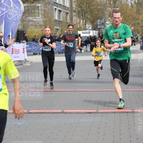 12.04.2026 - 45. Internationalen Wilhelmsburger Insellauf Strokosch-Dieckow http://msf.ph/oto/9472356 12.04.2026 12:53:25 Ziel 5763, 2896, 5621, 4879, 4891, 5127 meine-sportfotos.de