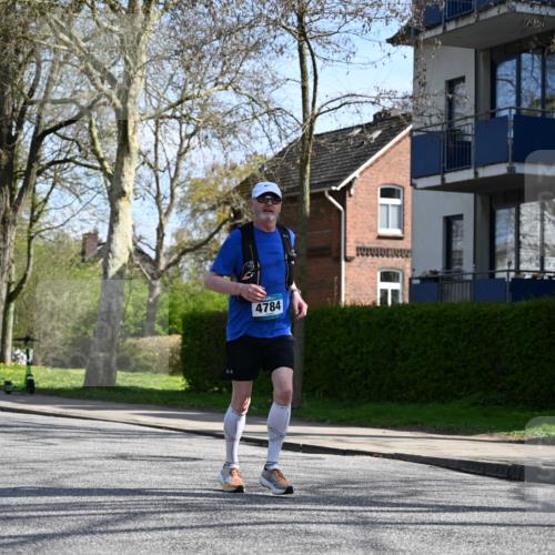 12.04.2026 - 45. Internationalen Wilhelmsburger Insellauf J. Mangold http://msf.ph/oto/9472361 12.04.2026 11:29:39 Ziel 3545, 4589, 4784, 3839, 2697, 2698, 2476, 2498 meine-sportfotos.de