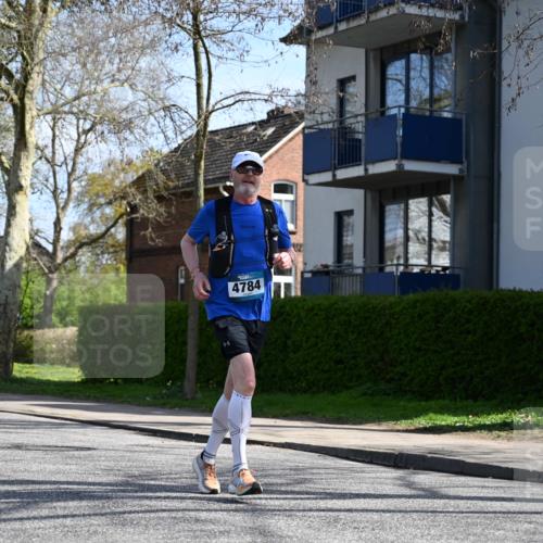 12.04.2026 - 45. Internationalen Wilhelmsburger Insellauf J. Mangold http://msf.ph/oto/9472373 12.04.2026 11:29:39 Ziel 3545, 4589, 4784, 3839, 2697, 2698, 2476, 2498 meine-sportfotos.de