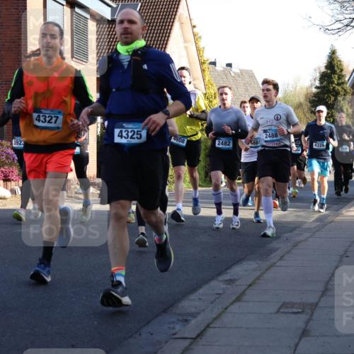 12.04.2026 - 45. Internationalen Wilhelmsburger Insellauf Yannick Fuchs http://msf.ph/oto/9472388 12.04.2026 08:57:23 Laufen 3923, 4327, 112, 4325, 2488, 4608, 2482, 488, 4329 meine-sportfotos.de