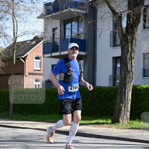 12.04.2026 - 45. Internationalen Wilhelmsburger Insellauf J. Mangold http://msf.ph/oto/9472389 12.04.2026 11:29:40 Ziel 3545, 4589, 4784, 3839, 2697, 2698, 2476, 2498 meine-sportfotos.de