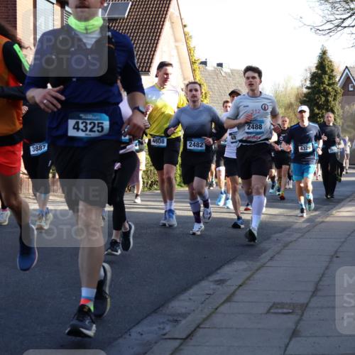 12.04.2026 - 45. Internationalen Wilhelmsburger Insellauf Yannick Fuchs http://msf.ph/oto/9472390 12.04.2026 08:57:23 Laufen 4327, 4325, 3887, 4608, 2482, 49, 6, 48, 12, 2488, 4329 meine-sportfotos.de
