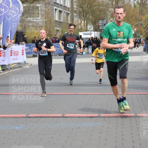 12.04.2026 - 45. Internationalen Wilhelmsburger Insellauf Strokosch-Dieckow http://msf.ph/oto/9472398 12.04.2026 12:53:25 Ziel 5763, 2896, 5621, 4879, 4891, 5127 meine-sportfotos.de