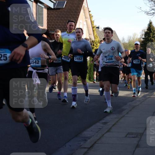 12.04.2026 - 45. Internationalen Wilhelmsburger Insellauf Yannick Fuchs http://msf.ph/oto/9472399 12.04.2026 08:57:23 Laufen 392, 4325, 4608, 2482, 4934, 3542, 112, 2488, 4329, 5804, 2090, 2090 meine-sportfotos.de
