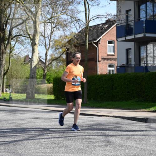 12.04.2026 - 45. Internationalen Wilhelmsburger Insellauf J. Mangold http://msf.ph/oto/9472403 12.04.2026 11:29:46 Ziel 4589, 4784, 3839, 3839, 2697, 2698, 2476, 2498 meine-sportfotos.de