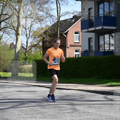 12.04.2026 - 45. Internationalen Wilhelmsburger Insellauf J. Mangold http://msf.ph/oto/9472408 12.04.2026 11:29:47 Ziel 4589, 4784, 3839, 2697, 2698, 2476, 2498 meine-sportfotos.de