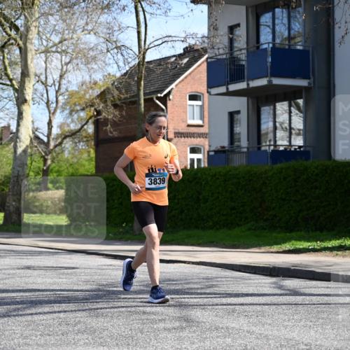 12.04.2026 - 45. Internationalen Wilhelmsburger Insellauf J. Mangold http://msf.ph/oto/9472412 12.04.2026 11:29:47 Ziel 4589, 4784, 3839, 2697, 2698, 2476, 2498 meine-sportfotos.de