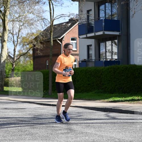 12.04.2026 - 45. Internationalen Wilhelmsburger Insellauf J. Mangold http://msf.ph/oto/9472418 12.04.2026 11:29:47 Ziel 4589, 4784, 3839, 2697, 2698, 2476, 2498 meine-sportfotos.de