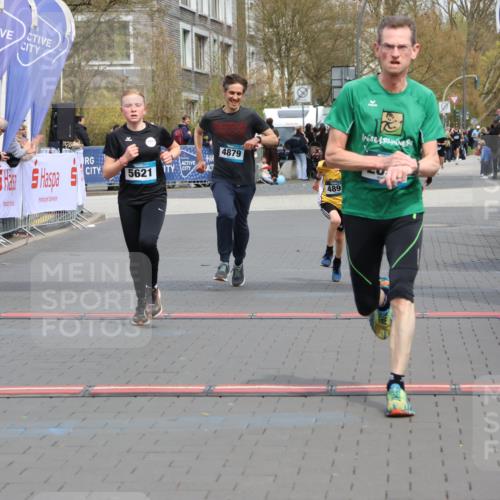 12.04.2026 - 45. Internationalen Wilhelmsburger Insellauf Strokosch-Dieckow http://msf.ph/oto/9472427 12.04.2026 12:53:25 Ziel 5763, 2896, 5621, 4879, 4891, 5127 meine-sportfotos.de