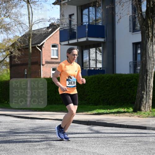 12.04.2026 - 45. Internationalen Wilhelmsburger Insellauf J. Mangold http://msf.ph/oto/9472428 12.04.2026 11:29:47 Ziel 4589, 4784, 3839, 2697, 2698, 2476, 2498 meine-sportfotos.de