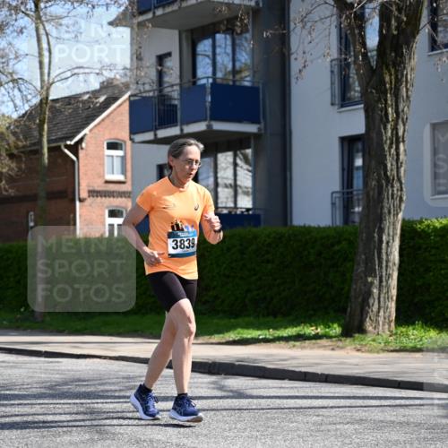 12.04.2026 - 45. Internationalen Wilhelmsburger Insellauf J. Mangold http://msf.ph/oto/9472430 12.04.2026 11:29:47 Ziel 4589, 4784, 3839, 2697, 2698, 2476, 2498 meine-sportfotos.de