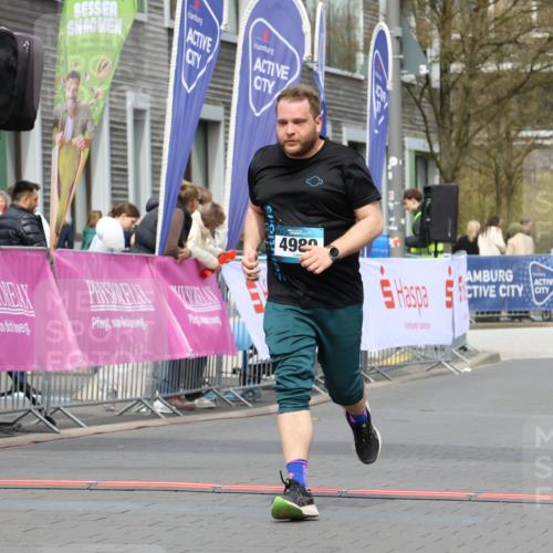 12.04.2026 - 45. Internationalen Wilhelmsburger Insellauf Strokosch-Dieckow http://msf.ph/oto/9472433 12.04.2026 13:35:49 Ziel 4989 meine-sportfotos.de
